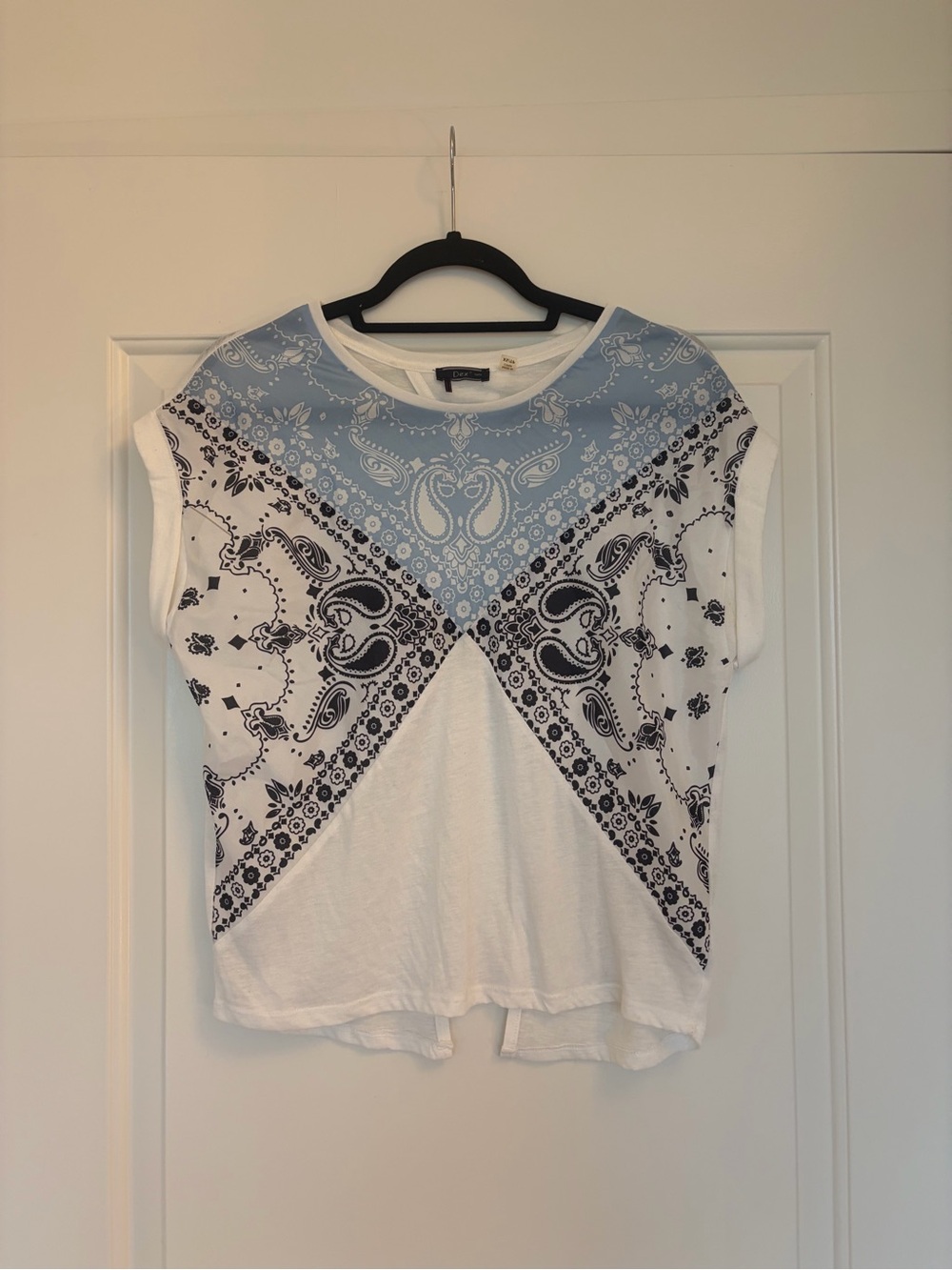 Dex White Open Back Tee with Light Blue and Black Bandana Print